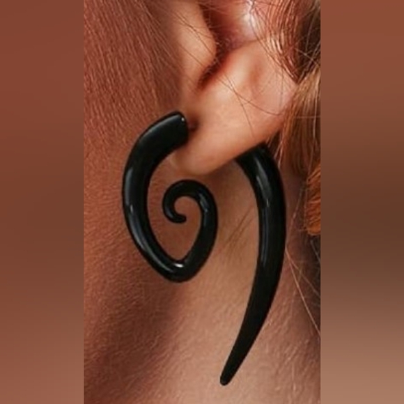 Black Spiral Earrings - Picture 3 of 7